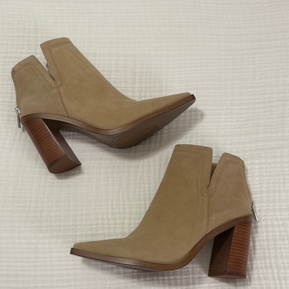 Vince Camuto Elegant Tan Ankle Booties size 8